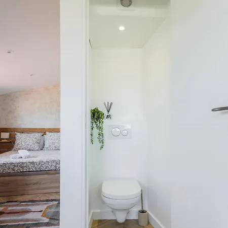 Apartman 12, Boulevard Jean Jaures - *