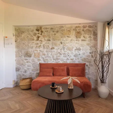 12, Boulevard Jean Jaures - * Niza