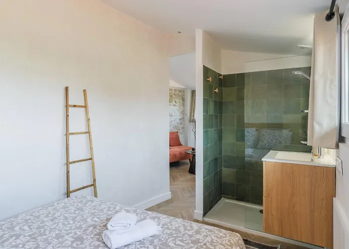 12, Boulevard Jean Jaures - *
